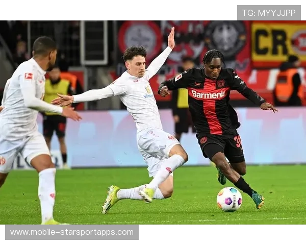 拜仁围抢机制高效，抢断后直打要害，拜仁进攻战术