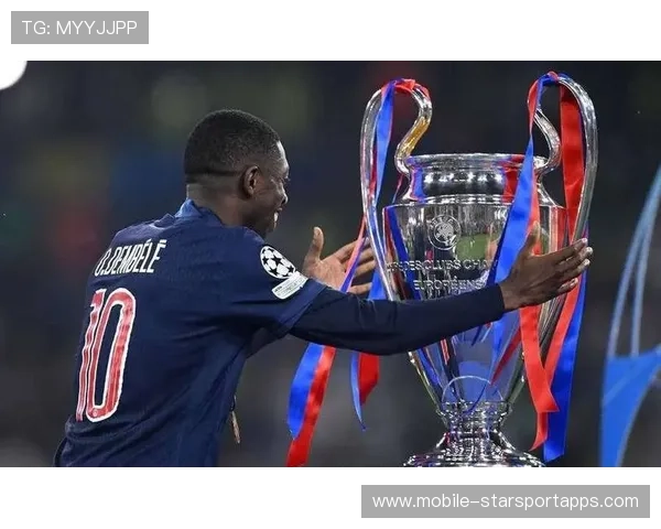 登贝莱泪洒领奖台！从巴萨罪人到金球巨星，登贝莱加盟巴萨转会费