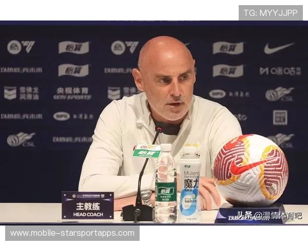 续约合同签订仅仅45天后，上海海港前主帅从英超下课，上海海港队新签约的新人