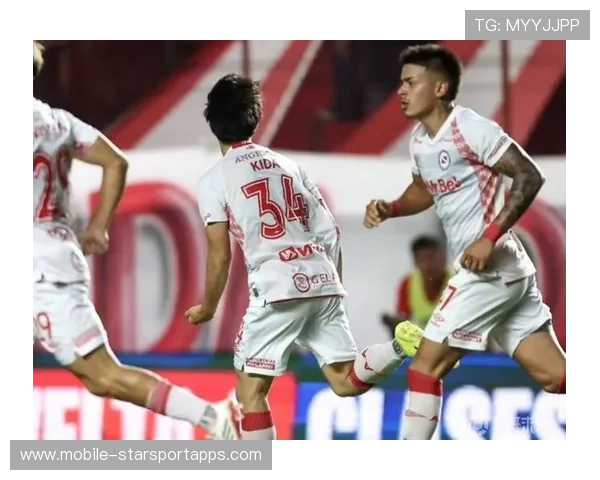 青年出道：新人前锋连续进球获教练力挺进一队名单，前锋出身的教练